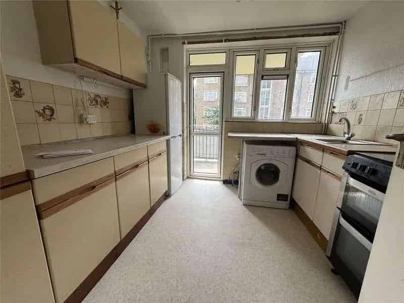 2 bed flat for sale