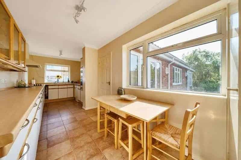3 Bed Bungalow For Sale in Thame - No Onward Chain
