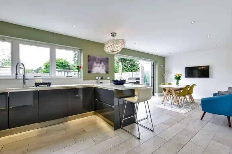 5 bed house for sale