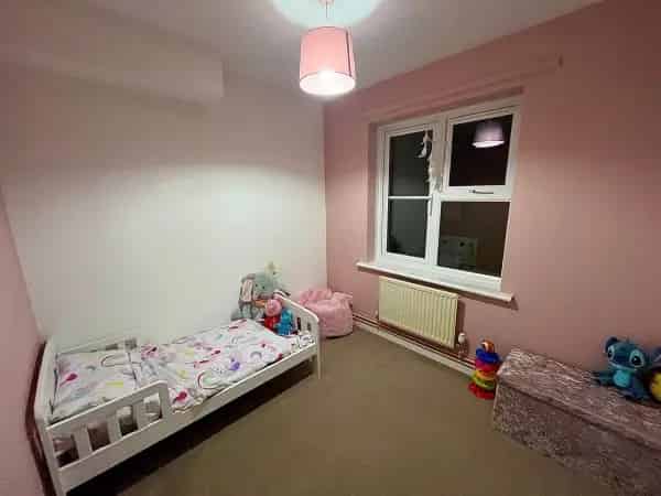 2-Bedroom Flat with Communal Garden