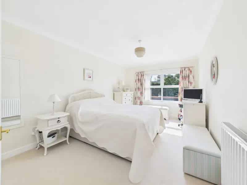 2 Bed Flat for Sale with Panoramic Sea Views