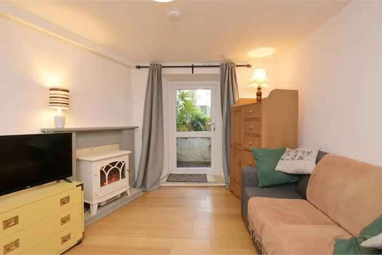 2 Bed Flat - Basement with 1 Reception Room