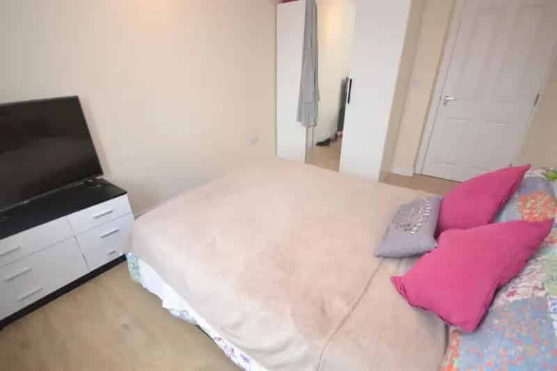 1 Bedroom Flat To Let Available September 2025