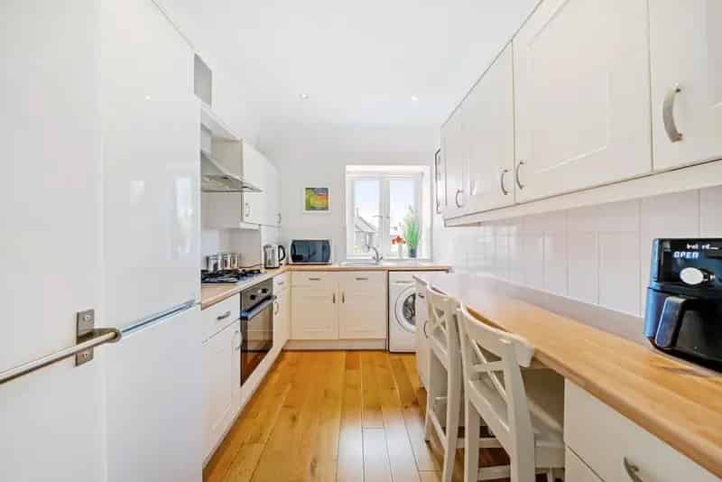 Spacious Top Floor Maisonette For Sale