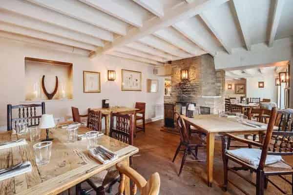 The Three Horseshoes Pub: Cotswold Inn with B&B