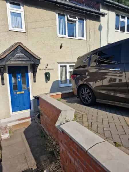 Large 2 Bed House with Garden and New Gas Central Heating