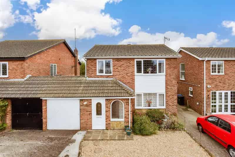 3 bedroom link detached house for sale