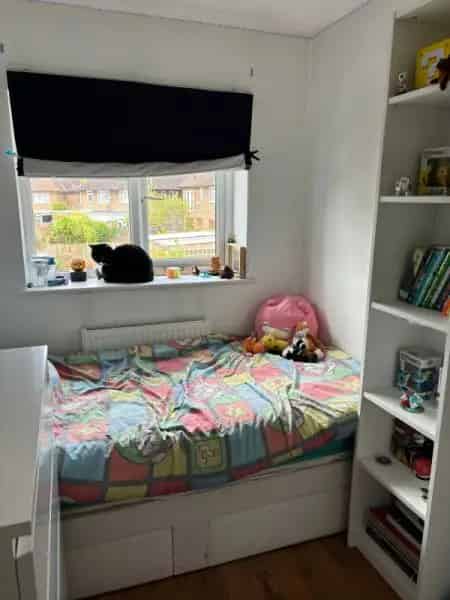 3 Bedroom Semi Detached House Good Gardens Great Transport Links