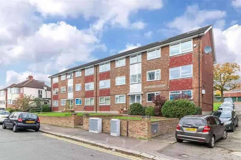 2 Double Bedroom Flat for Sale Near New Barnet