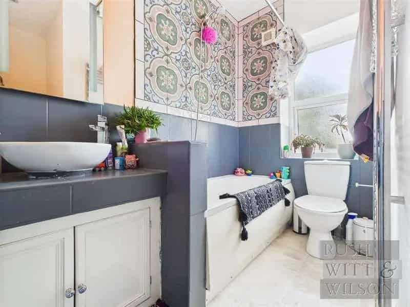 4 Bed Semi-Detached House for Sale