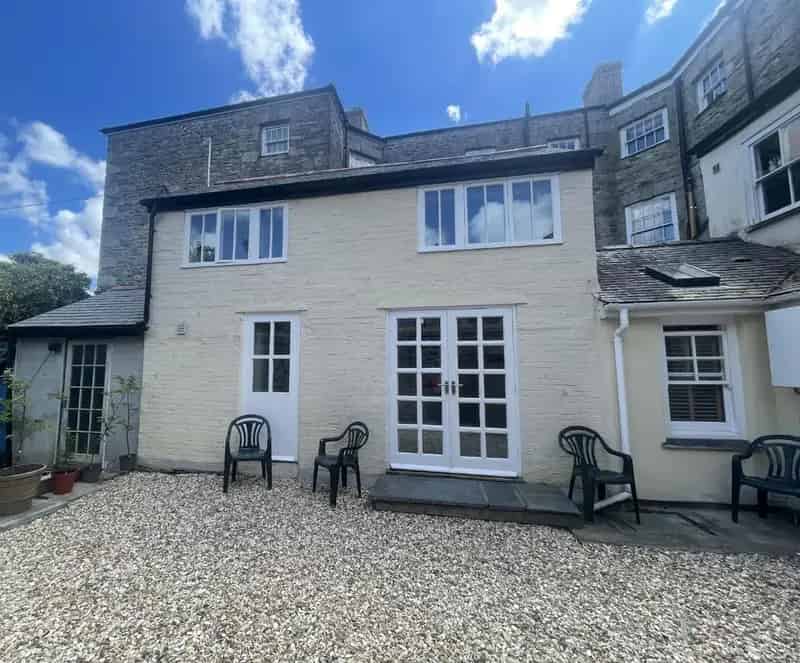 1 Bedroom House for Sale