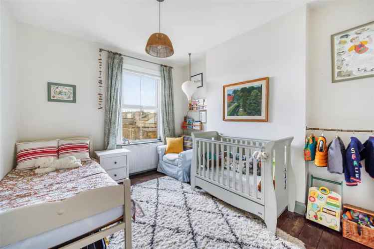 2 Bedroom Flat House to Rent Poets Corner