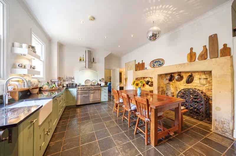 4 Bedroom Victorian House for Sale in Bath