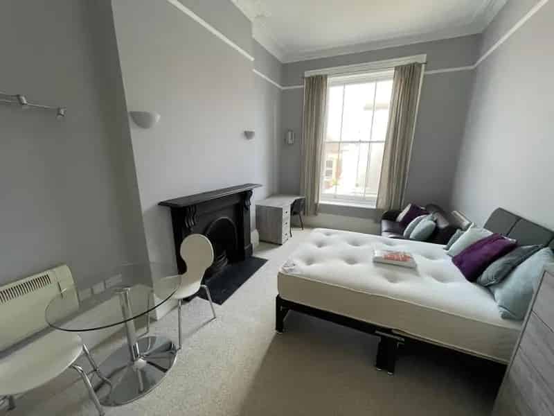Studio to Rent