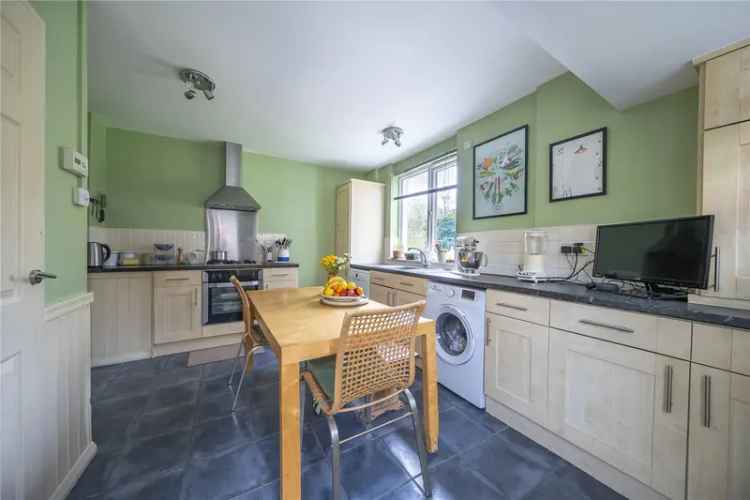 House For Sale in Leeds, England