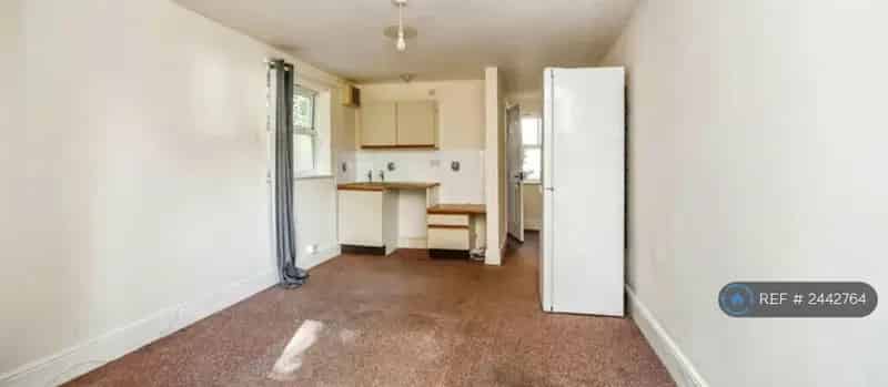 Studio Flat for Disabled or Over 65s - PIP DLA Welcome