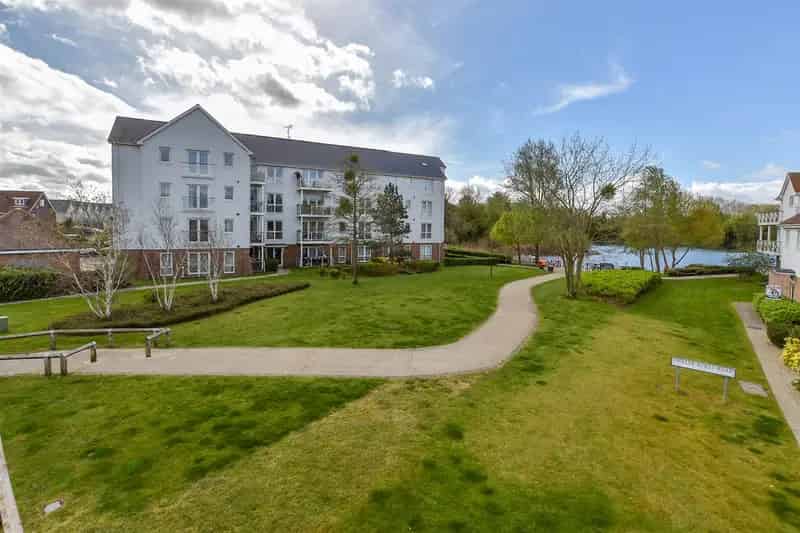 2 Bedroom Lake View Apartment For Sale