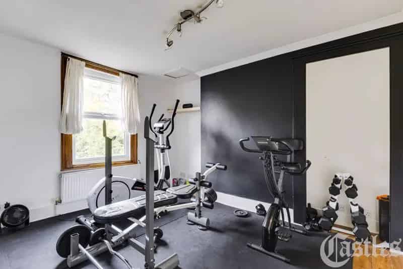 4 Bedroom Victorian House for Rent in Hackney