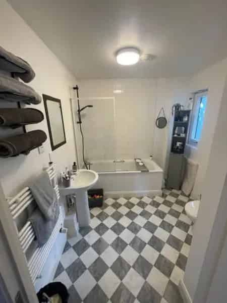 Large 2-Bedroom Apartment near Surrey Quays