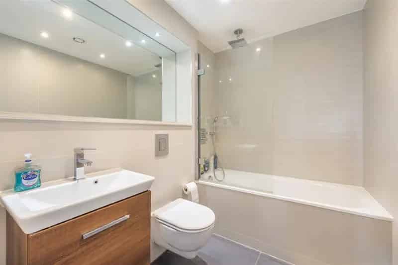 2 Bedroom Flat House to Rent