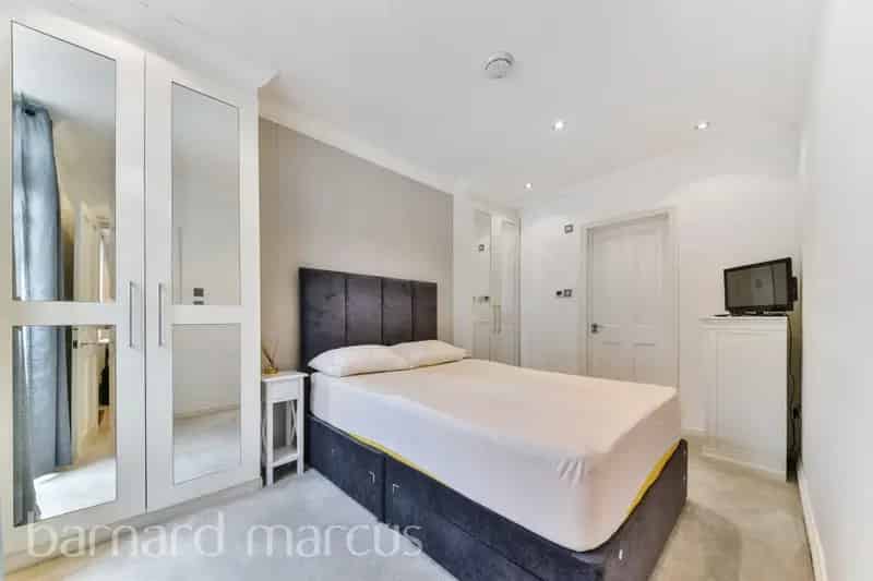 1 Bedroom Flat near Earl's Court Tube Station - Furnished