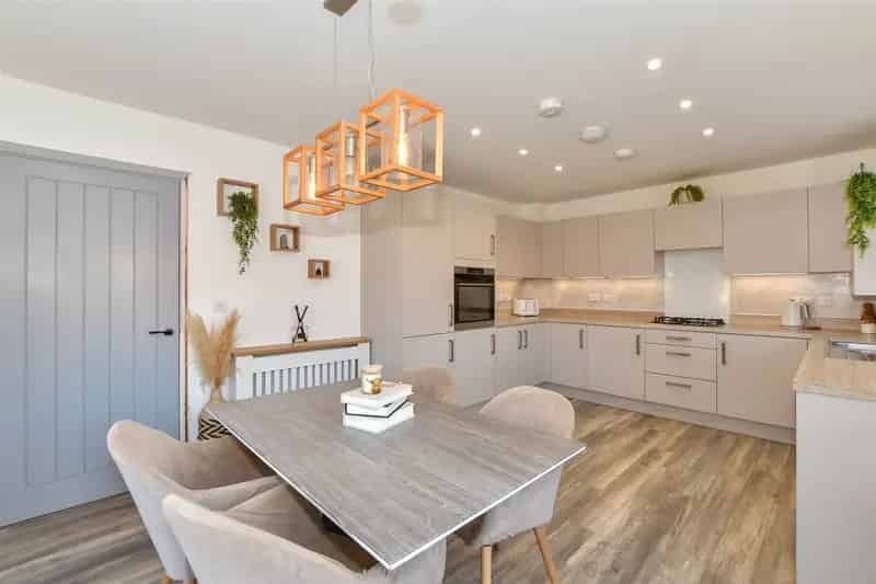 3 Bedroom Detached House for Sale in Coxheath