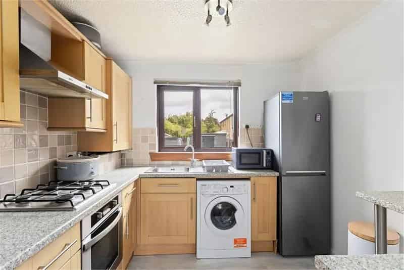 2 Bed Flat Maindoor with 1 Reception Room Bonnyrigg