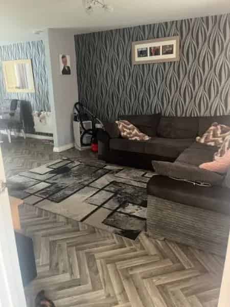 3 Bed House Near School and Town