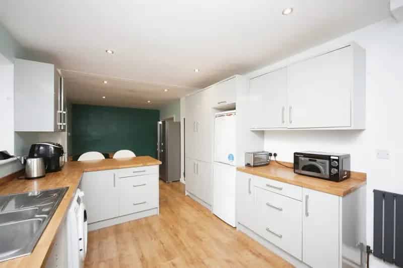 Semi Detached House Batchley Redditch Four Bedrooms Large Garden