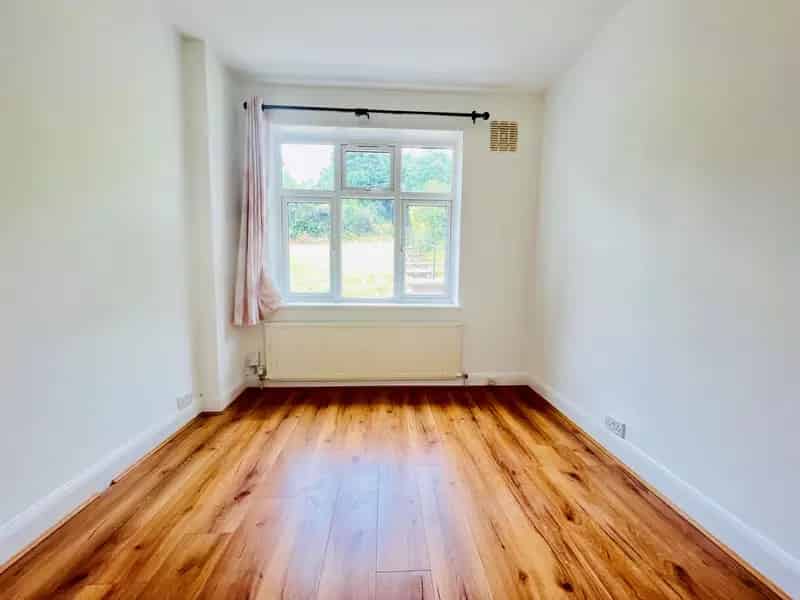 Stunning 3-Bed Bungalow in Purley