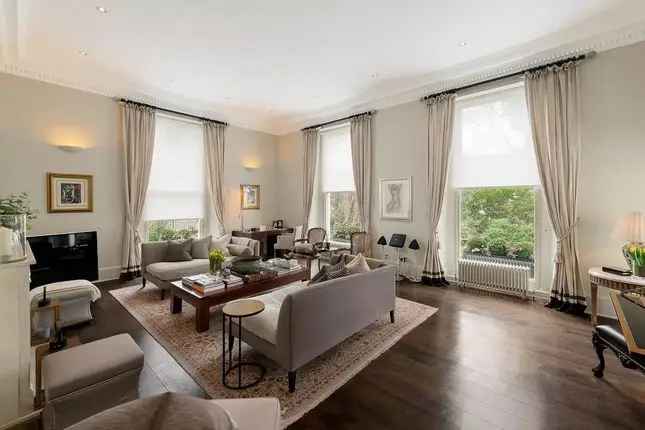 Flat for sale in Holland Park, London W11