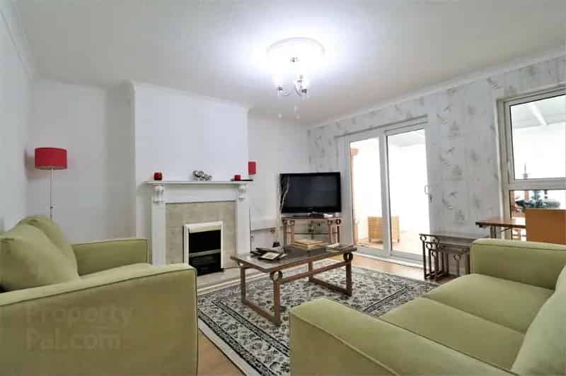 Spacious Townhouse near Holywood Town Centre and Shore