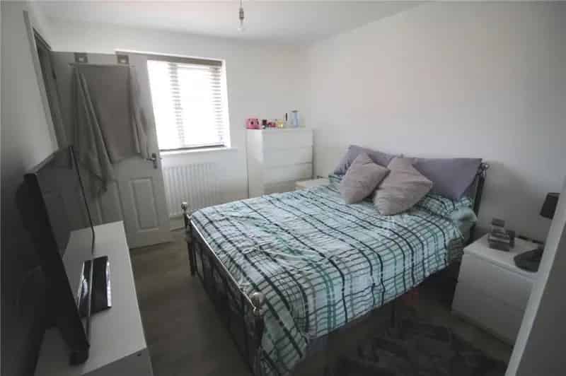 2 Bedroom Apartment Laindon Dunton Fields Easy A127 Access
