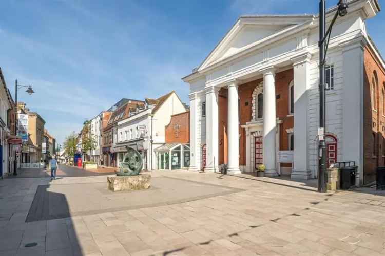 Studio Flat Short or Flexible Let Town Centre Furnished Utilities Included