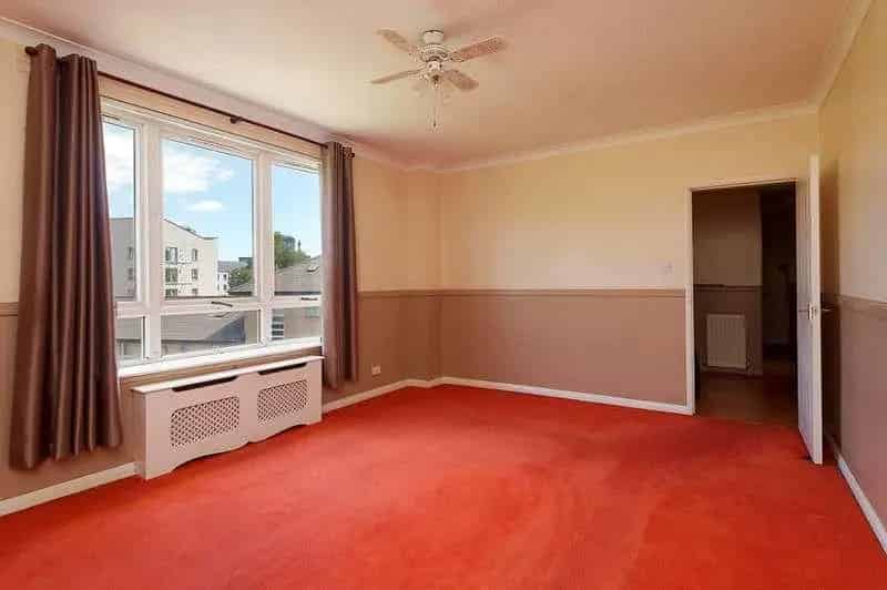 2 Bed Modern Apartment Near City Centre