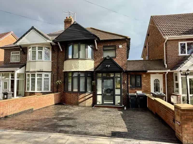 3 Bedroom Semi-Detached House for Sale