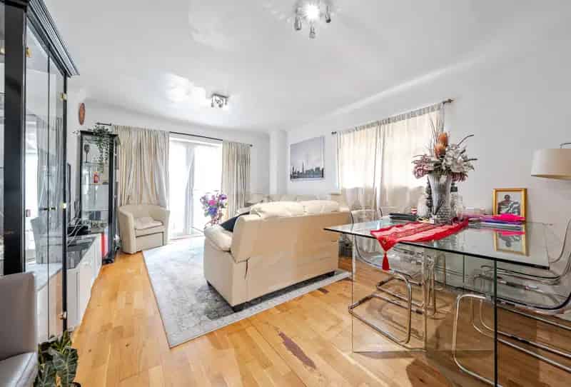 3 Bedroom House for Sale Near Colliers Wood Tube