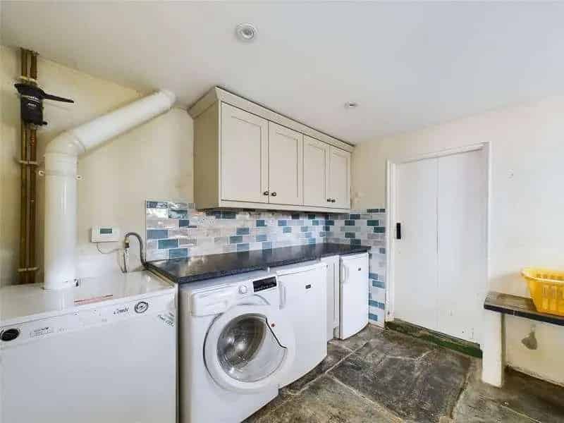 5 Bed House For Sale