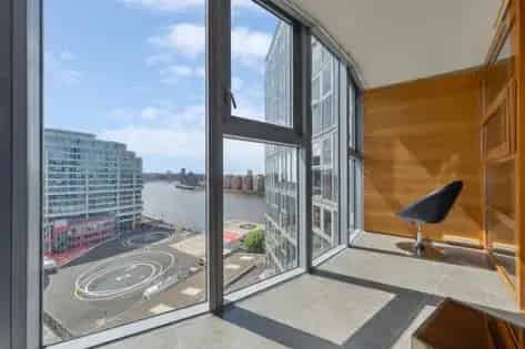 Spacious 1-Room Flat 82m² London River Views Secure Parking