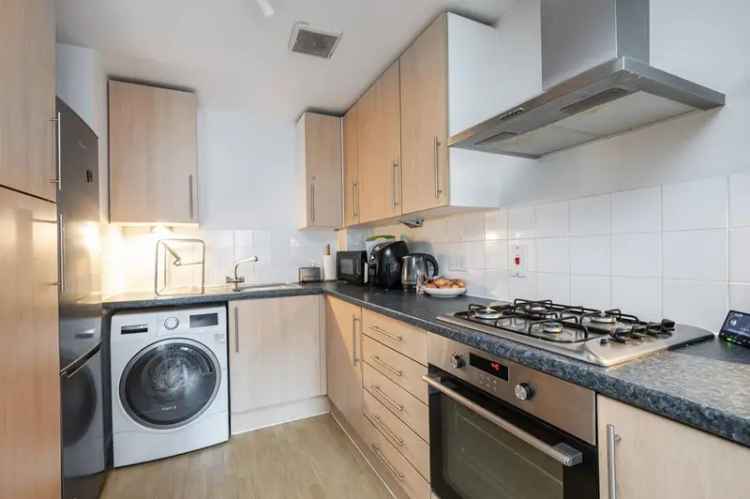 2 Bedroom Flat for Sale Near Whitechapel