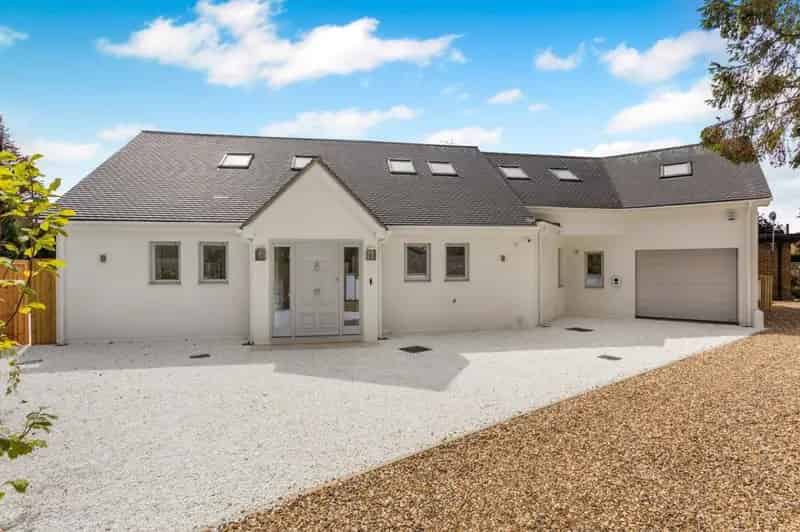 4 Bedroom Detached House To Rent
