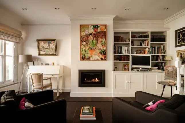 Mews House for Sale in Kensington, London