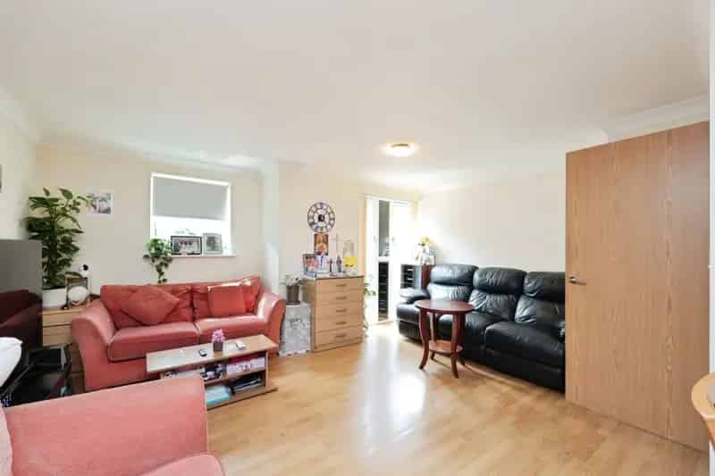 Spacious 2-Bed Flat near Watford Met Station