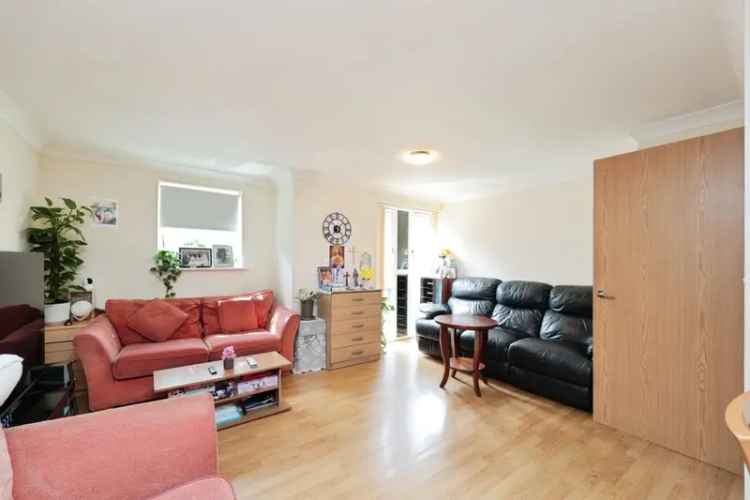Spacious 2-Bed Flat near Watford Met Station