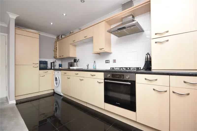 Two Bedroom Apartment Robin Hood Available September