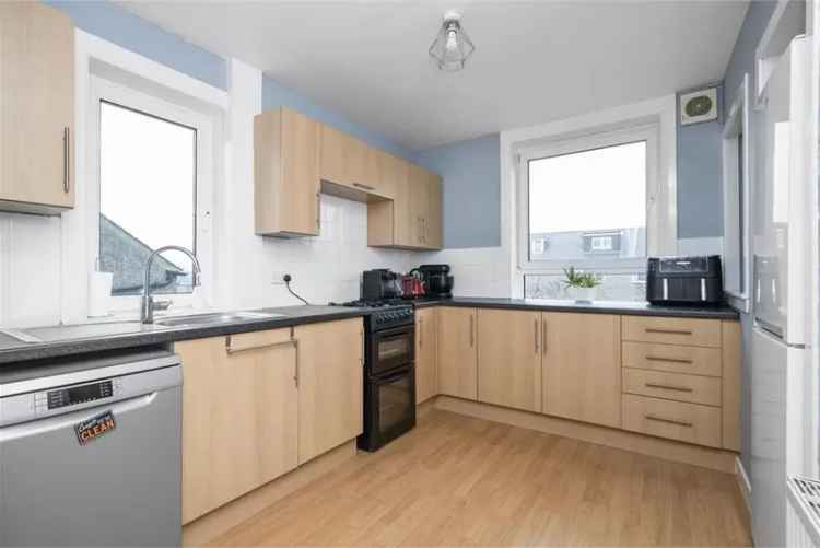 3 Bed Flat - Double Upper with 1 Reception Room