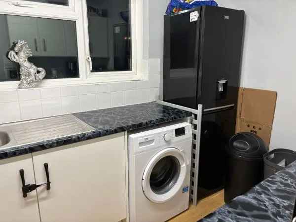 2-Bedroom Flat Swap Near Chichester - Family Friendly