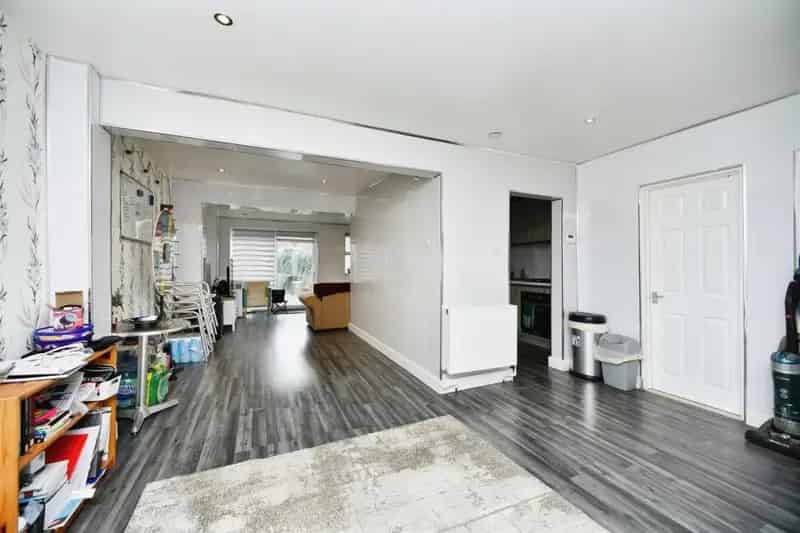 3 Double Bedroom Semi-Detached House Near Queens Park