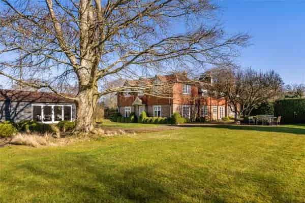 Penshurst Village Home: 5 Beds, Pool, Outbuilding