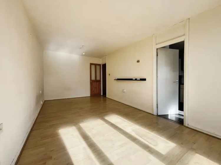 1 Bedroom Flat for Sale London E13 - Renovation Project